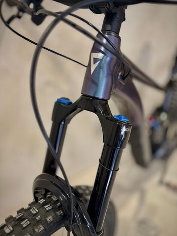 Käytetty Giant Reign 1 2024 2024 Mountainbike — kuva 5 / 8