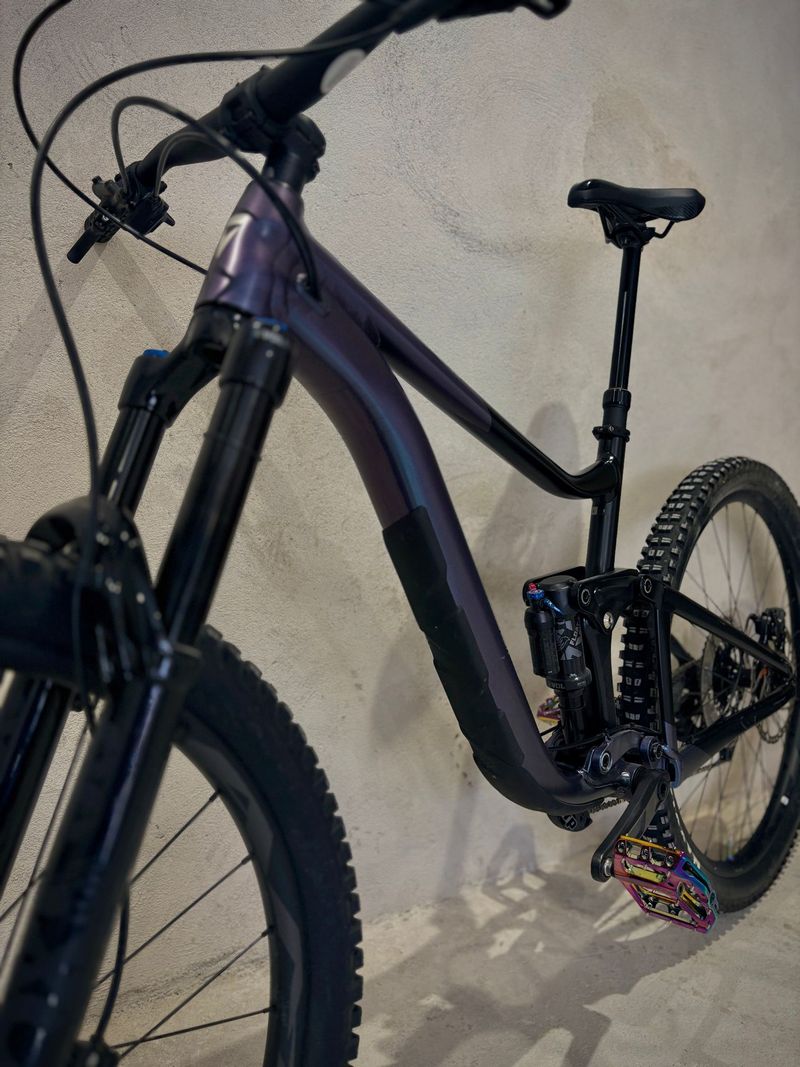 Käytetty Giant Reign 1 2024 2024 Mountainbike — kuva 2 / 8