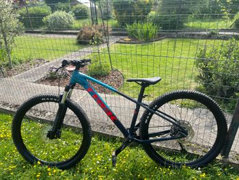 Used Trek Marlin 7 Gen 3 2023 2023 Mountainbike, Blue, 27.5, 29 — image 4 of 10