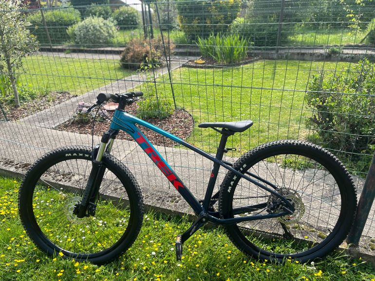 Used Trek Marlin 7 Gen 3 2023 2023 Mountainbike, Blue, 27.5, 29 — image 4 of 10