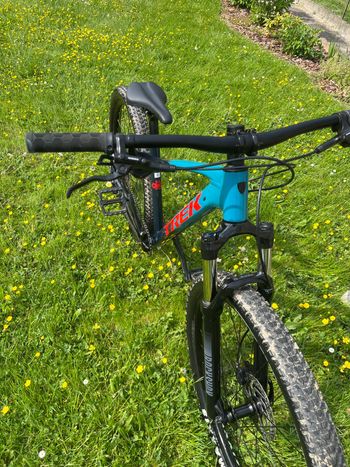Used Trek Marlin 7 Gen 3 2023 2023 Mountainbike, Blue, 27.5, 29 — image 5 of 10