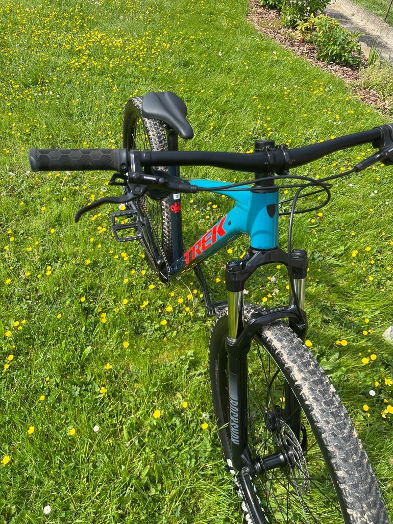 Used Trek Marlin 7 Gen 3 2023 2023 Mountainbike, Blue, 27.5, 29 — image 5 of 10