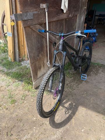 Used Canyon Torque CF 8.0 2020 2020 Mountainbike, Black, 27.5 — image 1 of 7