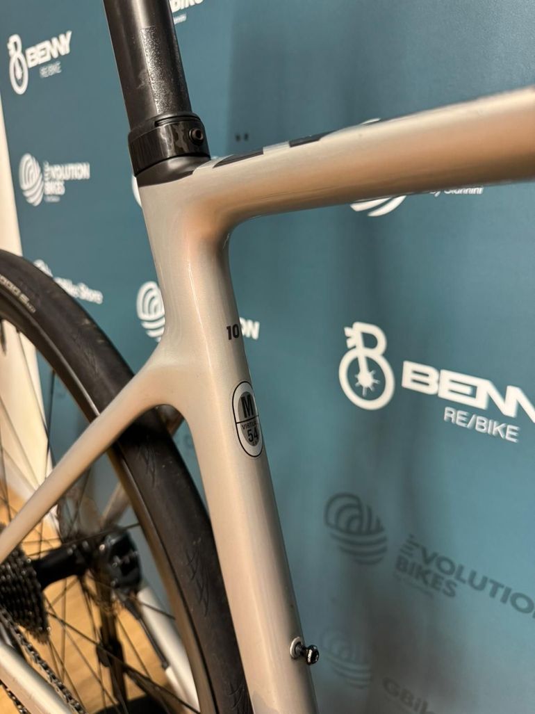 Used Scott Addict RC 10 2023 2023 Road & Gravel, Light Gray — image 8 of 16