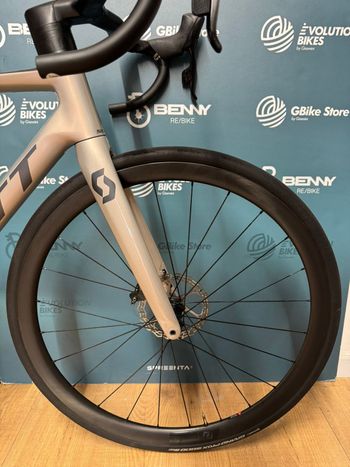 Used Scott Addict RC 10 2023 2023 Road & Gravel, Light Gray — image 7 of 16