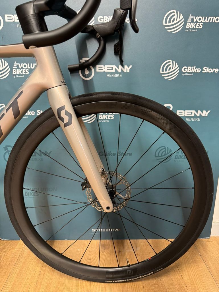 Used Scott Addict RC 10 2023 2023 Road & Gravel, Light Gray — image 7 of 16