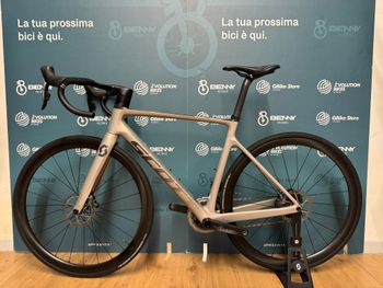Used Scott Addict RC 10 2023 2023 Road & Gravel, Light Gray — image 15 of 16