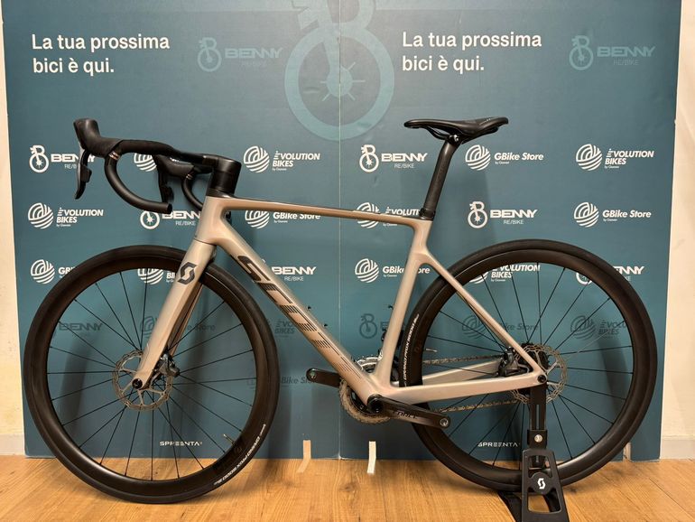 Used Scott Addict RC 10 2023 2023 Road & Gravel, Light Gray — image 15 of 16