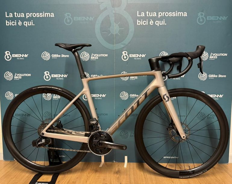 Used Scott Addict RC 10 2023 2023 Road & Gravel, Light Gray — image 1 of 16