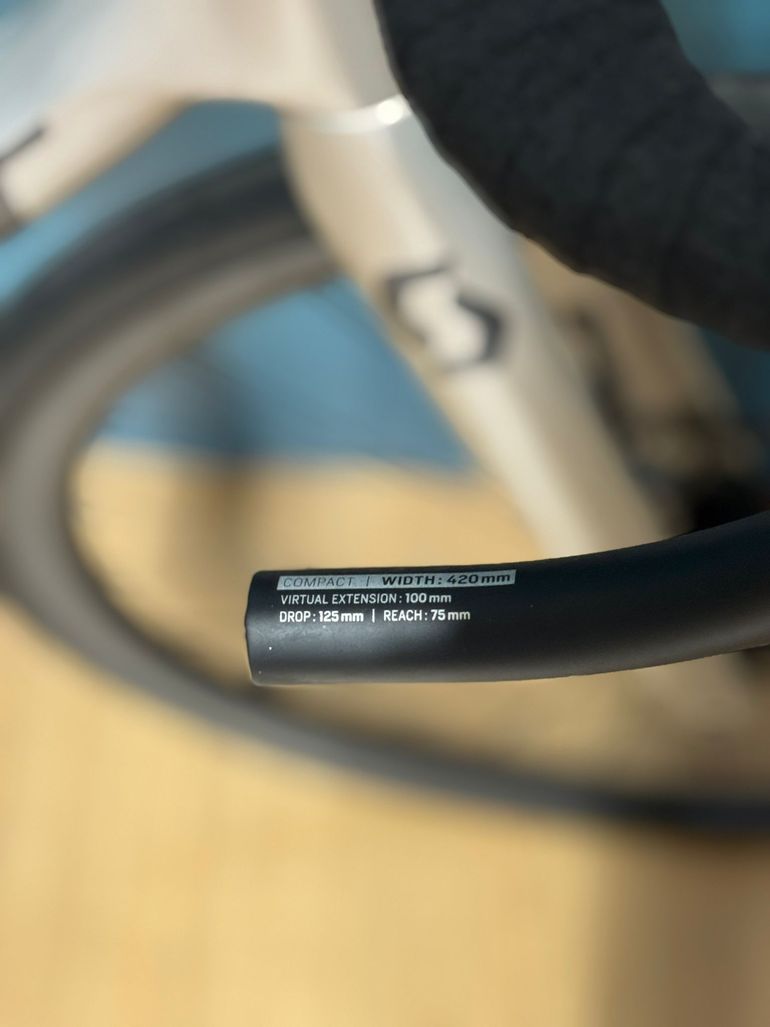 Used Scott Addict RC 10 2023 2023 Road & Gravel, Light Gray — image 16 of 16