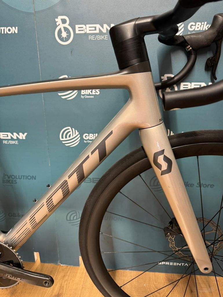 Used Scott Addict RC 10 2023 2023 Road & Gravel, Light Gray — image 6 of 16