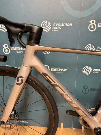 Used Scott Addict RC 10 2023 2023 Road & Gravel, Light Gray — image 11 of 16
