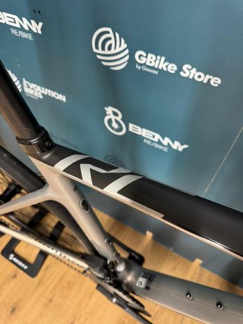 Used Scott Addict RC 10 2023 2023 Road & Gravel, Light Gray — image 5 of 16