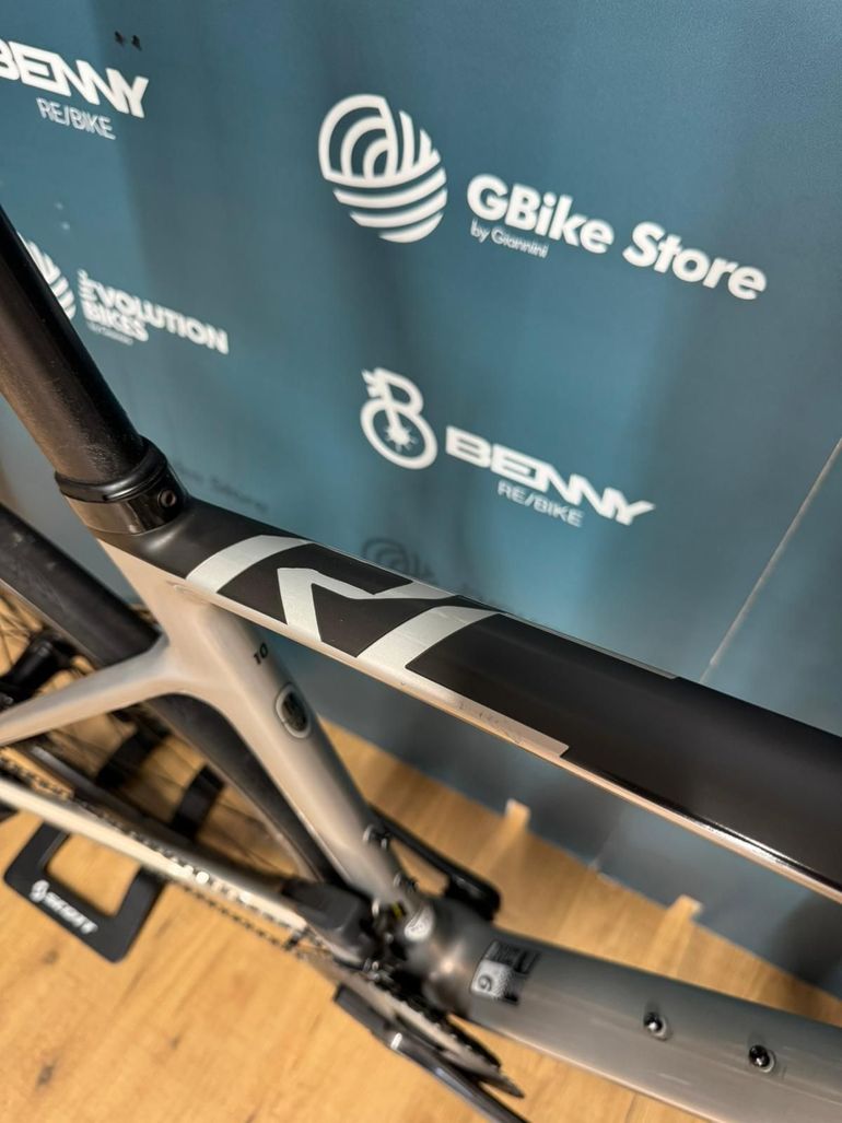 Used Scott Addict RC 10 2023 2023 Road & Gravel, Light Gray — image 5 of 16