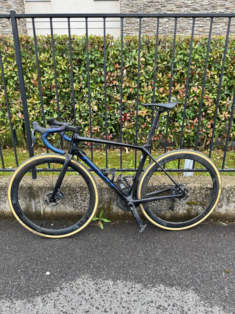Used Giant TCR Advanced Pro 0 Disc 2021 2021 Road & Gravel — image 2 of 8