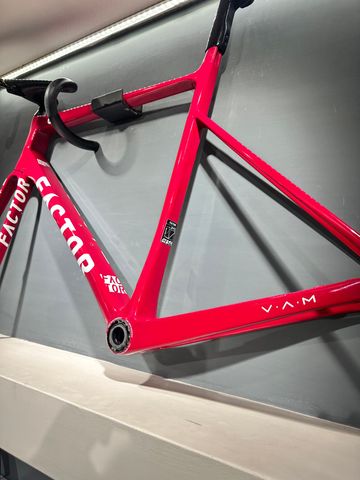 Używany Factor O2 VAM - SRAM Red 2025 Frameset 2025 Road & Gravel — zdjęcie 2 z 9
