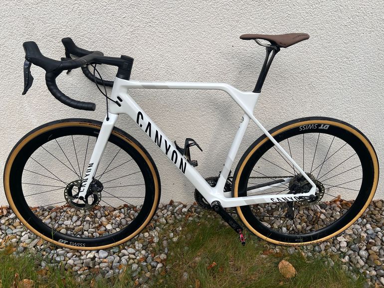Used Canyon Inflite CF SLX 8 Di2 2025 2025 Road & Gravel, White — image 2 of 4