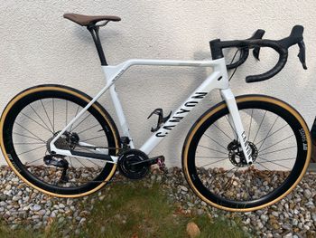 Used Canyon Inflite CF SLX 8 Di2 2025 2025 Road & Gravel, White — image 1 of 4