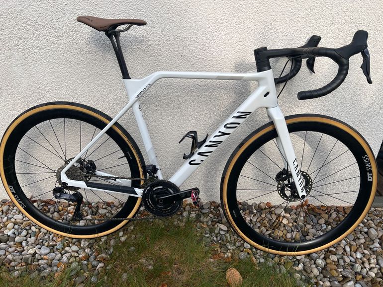 Used Canyon Inflite CF SLX 8 Di2 2025 2025 Road & Gravel, White — image 1 of 4