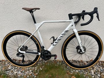 Canyon Inflite CF SLX 8 Di2 2024 2024 Road & Gravel usato