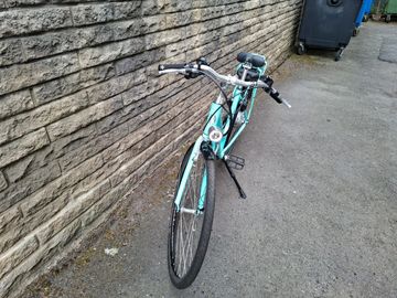 Gebrauchtes Bianchi E-Spillo Shimano Altus 2023 Urban, Grün — Bild 2 von 7