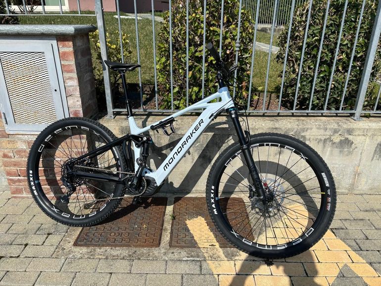 Used Mondraker CHASER R 2024 2024 Mountainbike, White, 29 — image 1 of 7