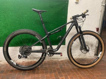 Used Canyon Lux CF SLX 9 2021 2021 Mountainbike — image 3 of 4