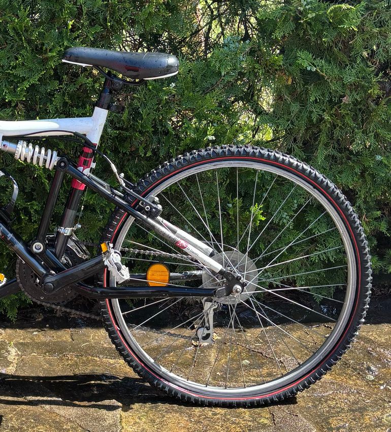 Used DECATHLON DECATHLON Custom Youth, White — image 1 of 4