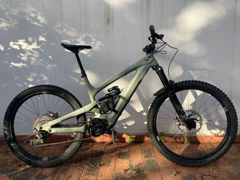 Käytetty YT Industries Decoy CORE 3 MX 2022 2022 Mountainbike — kuva 1 / 15