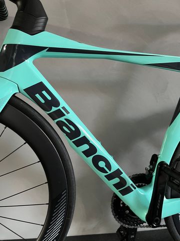 Bianchi Oltre Comp 105 Di2 2025 2025 Road & Gravel usato, Blu — immagine 3 di 11
