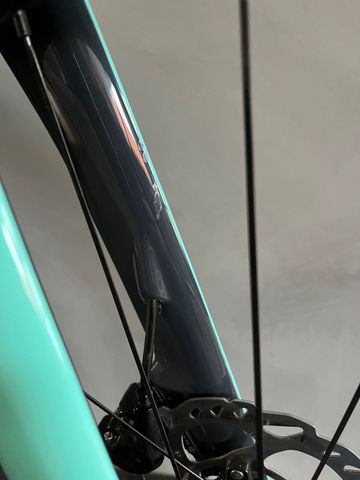 Bianchi Oltre Comp 105 Di2 2025 2025 Road & Gravel usato, Blu — immagine 9 di 11