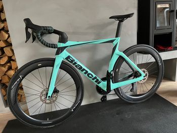 Bianchi, Oltre Comp 105 Di2 2025