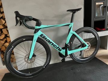 Bianchi Oltre Comp 105 Di2 2025 2025 Road & Gravel usato, Blu — immagine 1 di 11