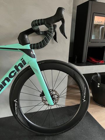Bianchi Oltre Comp 105 Di2 2025 2025 Road & Gravel usato, Blu — immagine 7 di 11