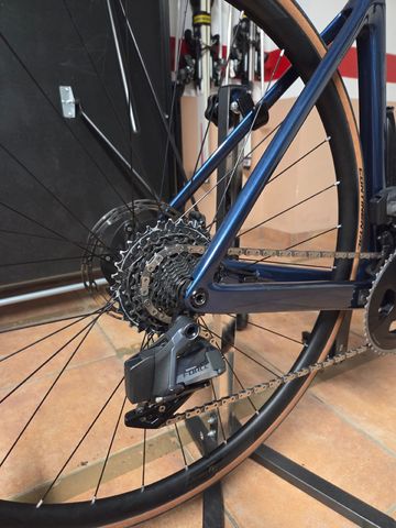 Scott Addict RC 20 2021 2021 Road & Gravel usato, Blu — immagine 3 di 13