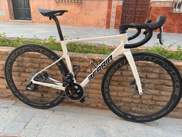Berria BELADOR SRAM Force eTap AXS 2024 Road & Gravel d'occasion