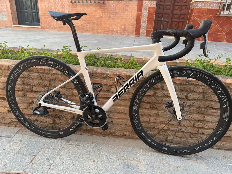 Used Berria BELADOR SRAM Force eTap AXS 2024 Road & Gravel