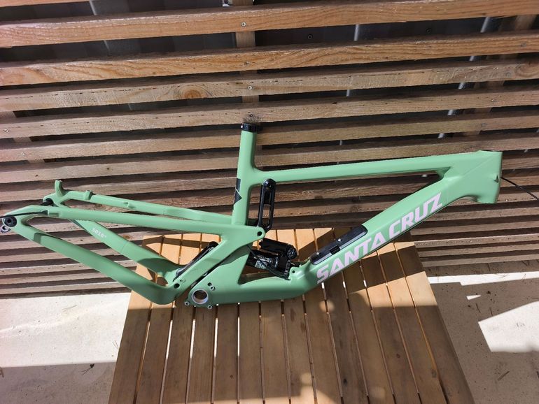 Used Santa Cruz 5010 Frame / Carbon CC 2024 Frameset 2024 Mountainbike, Green, 29, 27.5 — image 1 of 10