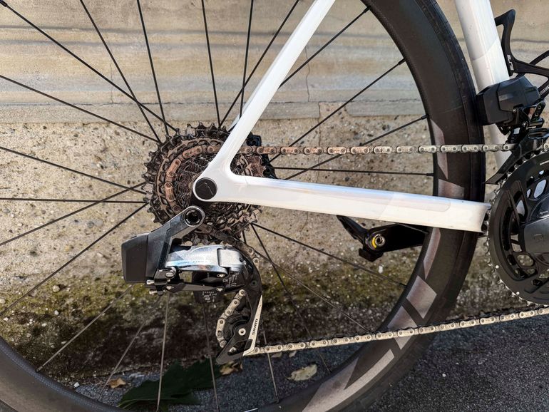 Used Canyon Ultimate CF SLX 8 AXS 2025 2025 Road & Gravel, White — image 10 of 23