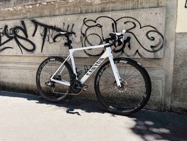 Used Canyon Ultimate CF SLX 8 AXS 2025 2025 Road & Gravel, White — image 2 of 23