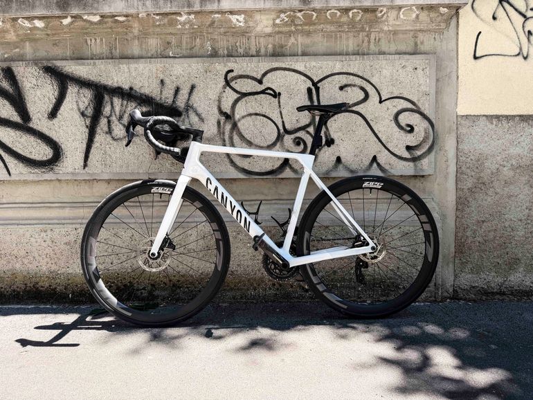 Used Canyon Ultimate CF SLX 8 AXS 2025 2025 Road & Gravel, White — image 17 of 23