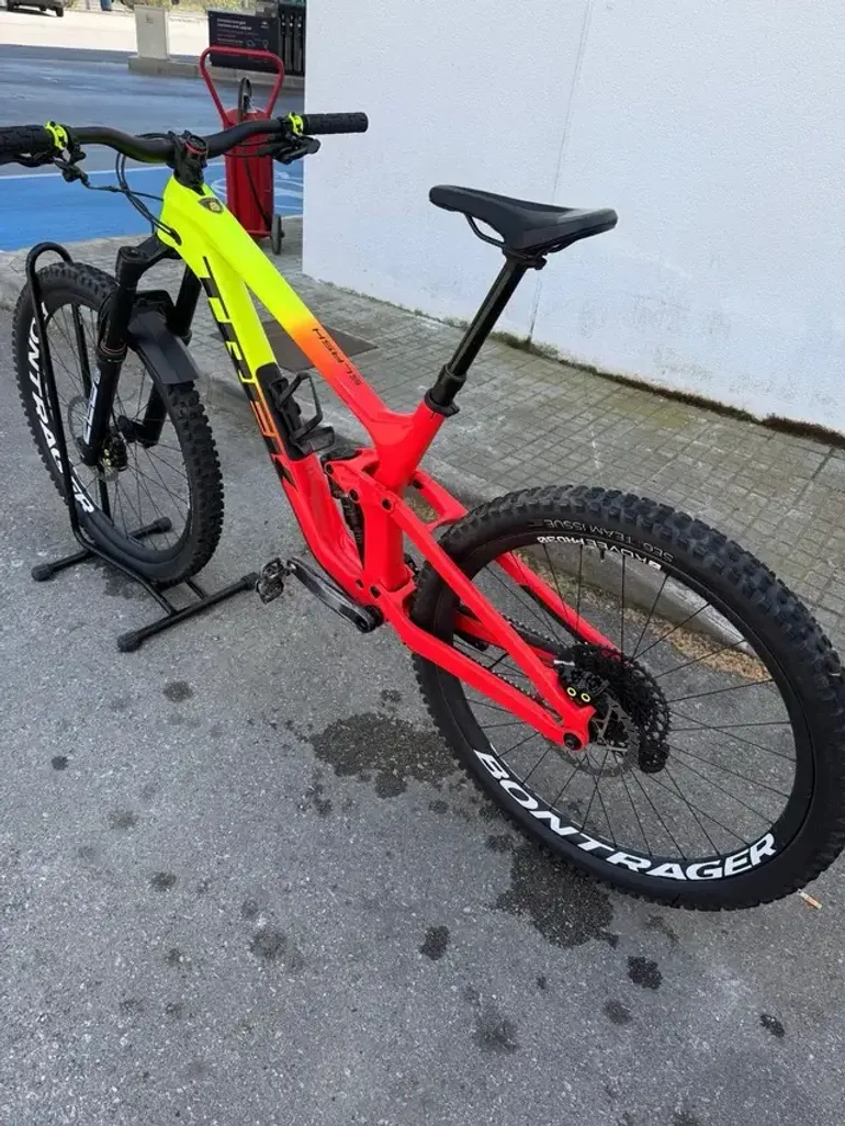 Used Trek Slash 9.8 GX Gen 5 2022 2022 Mountainbike, Red, 29 — image 1 of 6