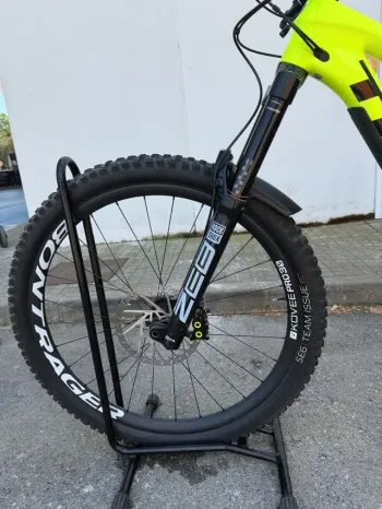 Used Trek Slash 9.8 GX Gen 5 2022 2022 Mountainbike, Red, 29 — image 6 of 6