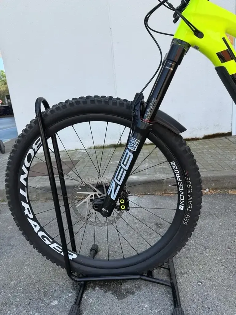 Used Trek Slash 9.8 GX Gen 5 2022 2022 Mountainbike, Red, 29 — image 6 of 6