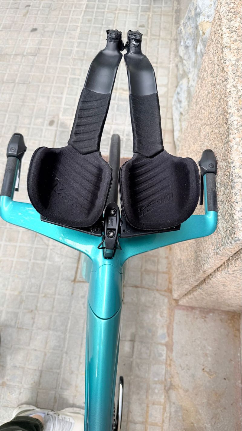 Used Bianchi Aquila Shimano Dura Ace Di2 2025 Road & Gravel, Green — image 9 of 9