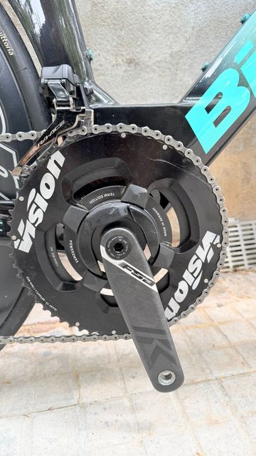 Used Bianchi Aquila Shimano Dura Ace Di2 2025 Road & Gravel, Green — image 3 of 9
