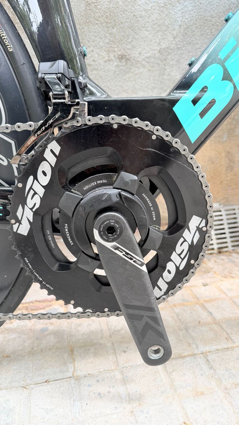 Used Bianchi Aquila Shimano Dura Ace Di2 2025 Road & Gravel, Green — image 3 of 9