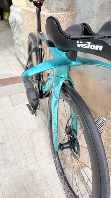 Used Bianchi Aquila Shimano Dura Ace Di2 2025 Road & Gravel, Green — image 6 of 9