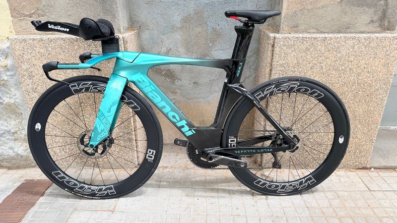 Used Bianchi Aquila Shimano Dura Ace Di2 2025 Road & Gravel, Green — image 2 of 9