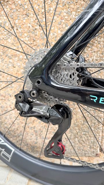 Used Bianchi Aquila Shimano Dura Ace Di2 2025 Road & Gravel, Green — image 4 of 9